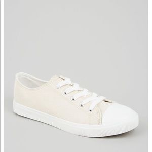 NWOT New Look - Off White Canvas Lace Up Shoes